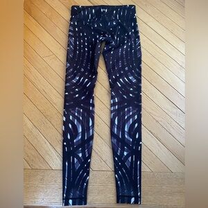 Lululemon black and white full length leggings- Size 6